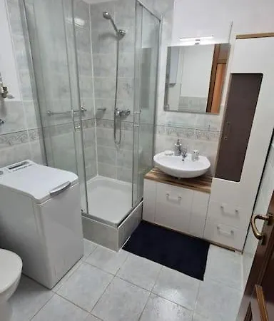 Lovely Old Town Apartment *
